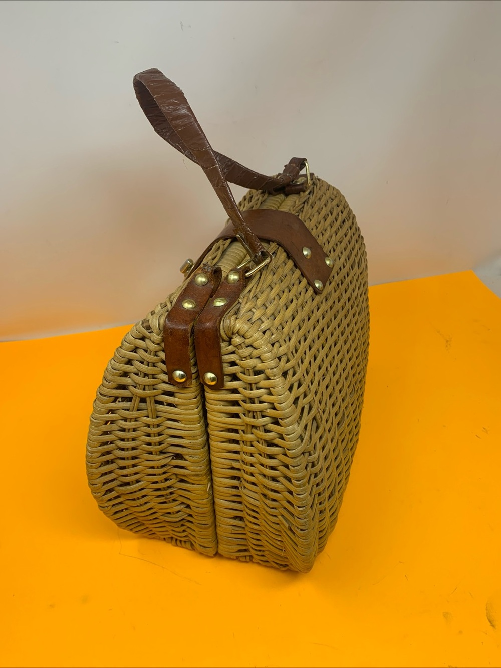 Vintage 1960s(?) Rockabilly woven purse bag with defects broke handle Still cute - Picture 7 of 16